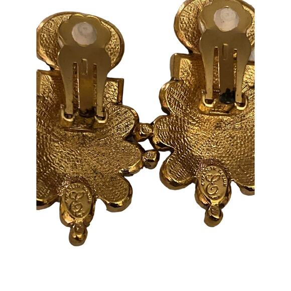 Vintage 1995 Elizabeth Taylor Avon Sea Coral Clip Earrings NOS - Picture 2 of 3